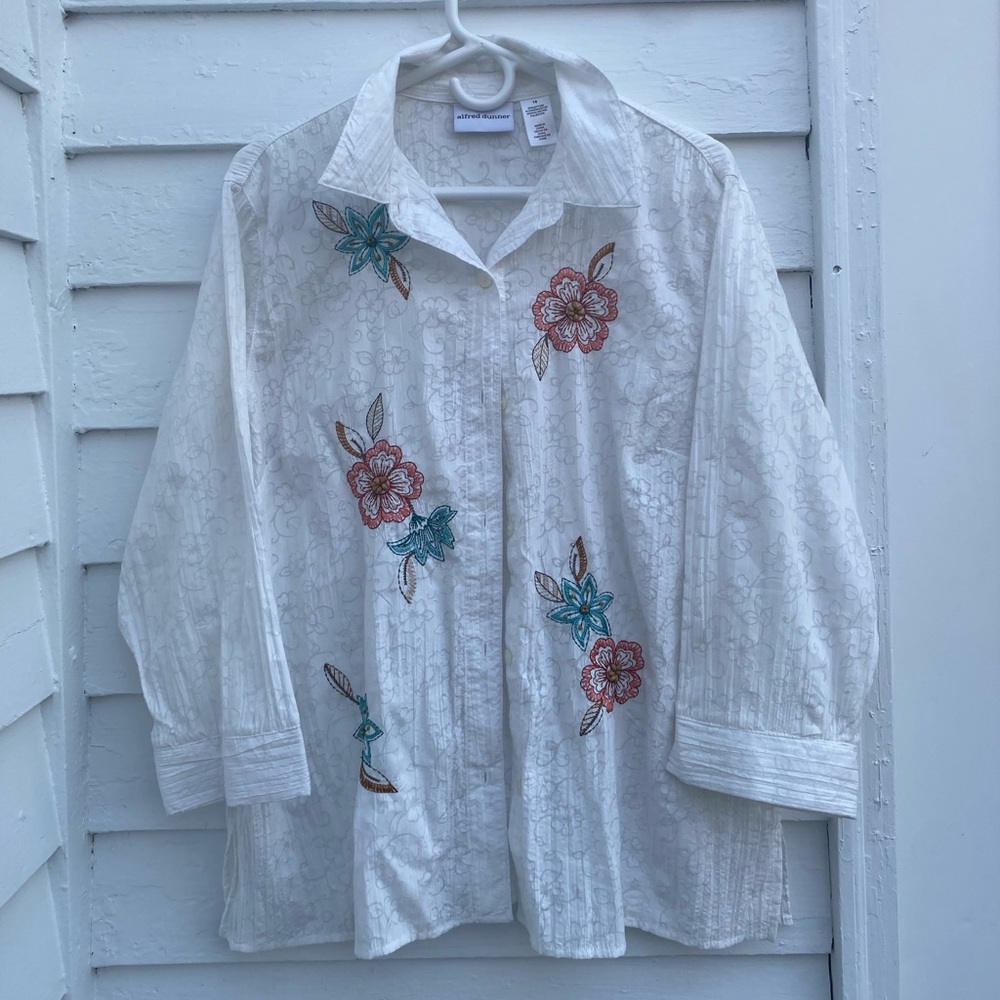 Stunning Alfred Dunner White Button Down Blouse with Embroidered Flowers 🌸